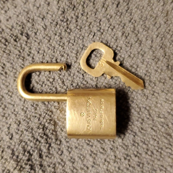 Louis Vuitton Lock and Key π - Picture 5 of 5